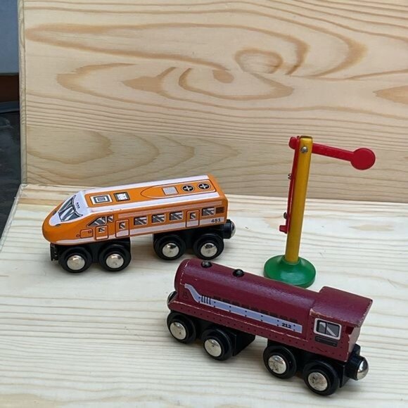 Circo Wooden Train Set With Red Locomotive & Orange Passenger Carriage - Picture 2 of 2